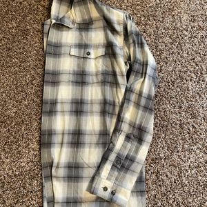 Men’s Patagonia plaid button up shirt